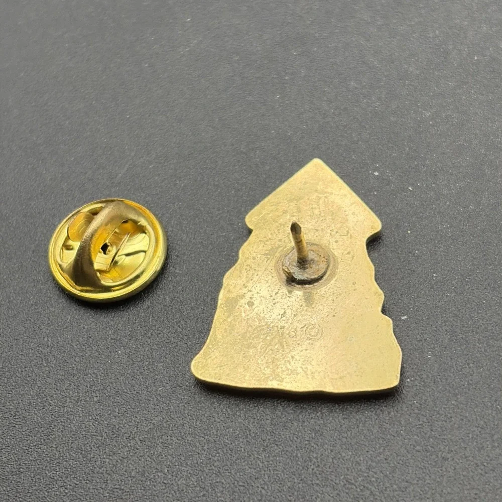 Dolly's House Ketchikan Alaska Lapel Hat‎ Pin
